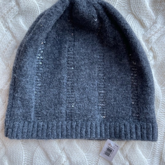 Banana Republic Accessories - New - Banana Republic retail (not Factory) beanie